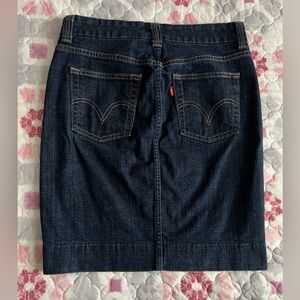 Levis’s Women’s Dark Blue Denim Pencil Skirt w/ Side Slit Size 4